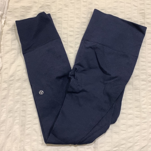 Lululemon Seamless Leggings 7/8 length - Sz 4 - Picture 2 of 3